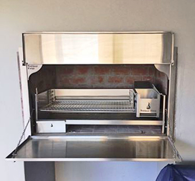 Brick braai with stainless frame and DeLuxe doors